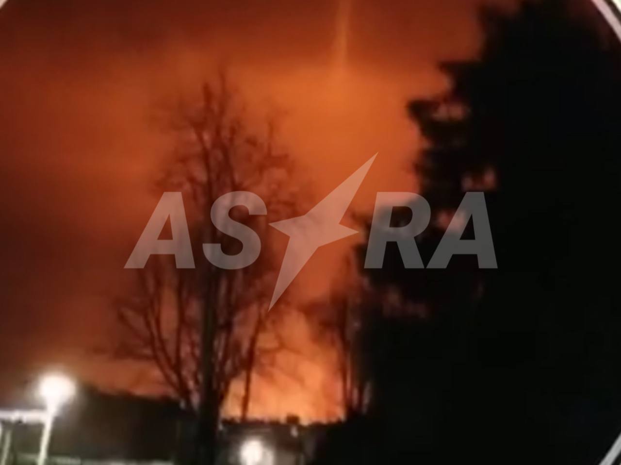 ukraine hit strategic russian ammo depot overnight attack likely using atacms (video) glow fire russia's 67th grau arsenal near karachev bryansk oblast russia following ukrainian 19 november 2024