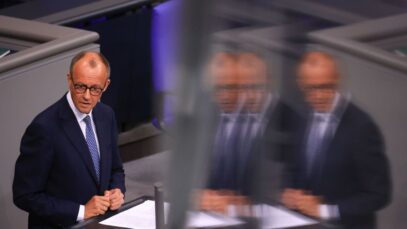 With Scholz's government in shambles, conservative rival touts more decisive