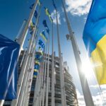 The EU and Ukraine flags in front of the Building of the European Parliament. Photo: europarl.europa.eu