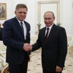 Robert Fico (L) and Vladimir Putin (R).