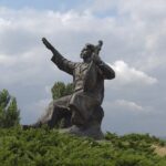 Monument to a kobzar at the entrance to the city of Kaniv, illustrative image. Photo via Wikimedia.