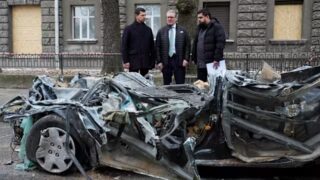Russian drone looms near Mariinskyi Palace during Starmer-Zelenskyy talks in